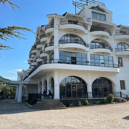 Hotel Misk & Tirana