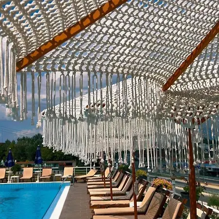 Hotel Misk & Tirana
