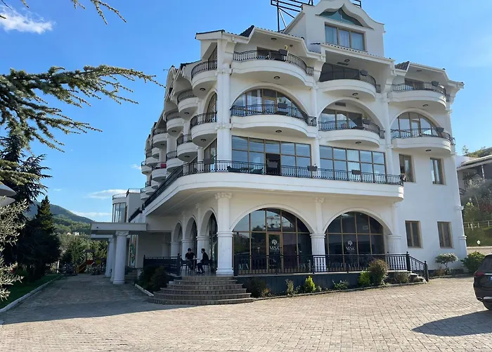 Hotel Misk & Tirana